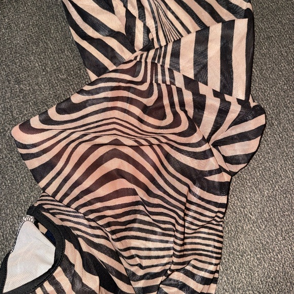 Striped Black and Tan Mesh Bodycon Dress brand new never worn - Picture 11 of 12